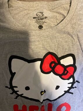 Sanrio Hello Kitty Gray Tee sleeping pj shirt with Red Bow and Lettering l.